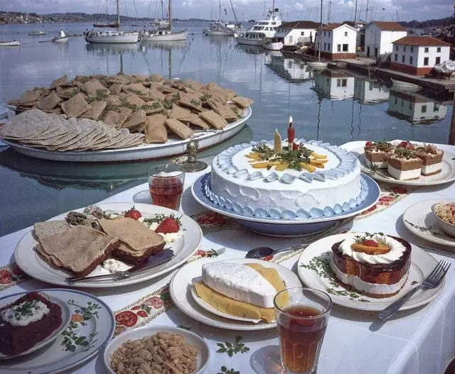 Cake and Sails by Sheldrick